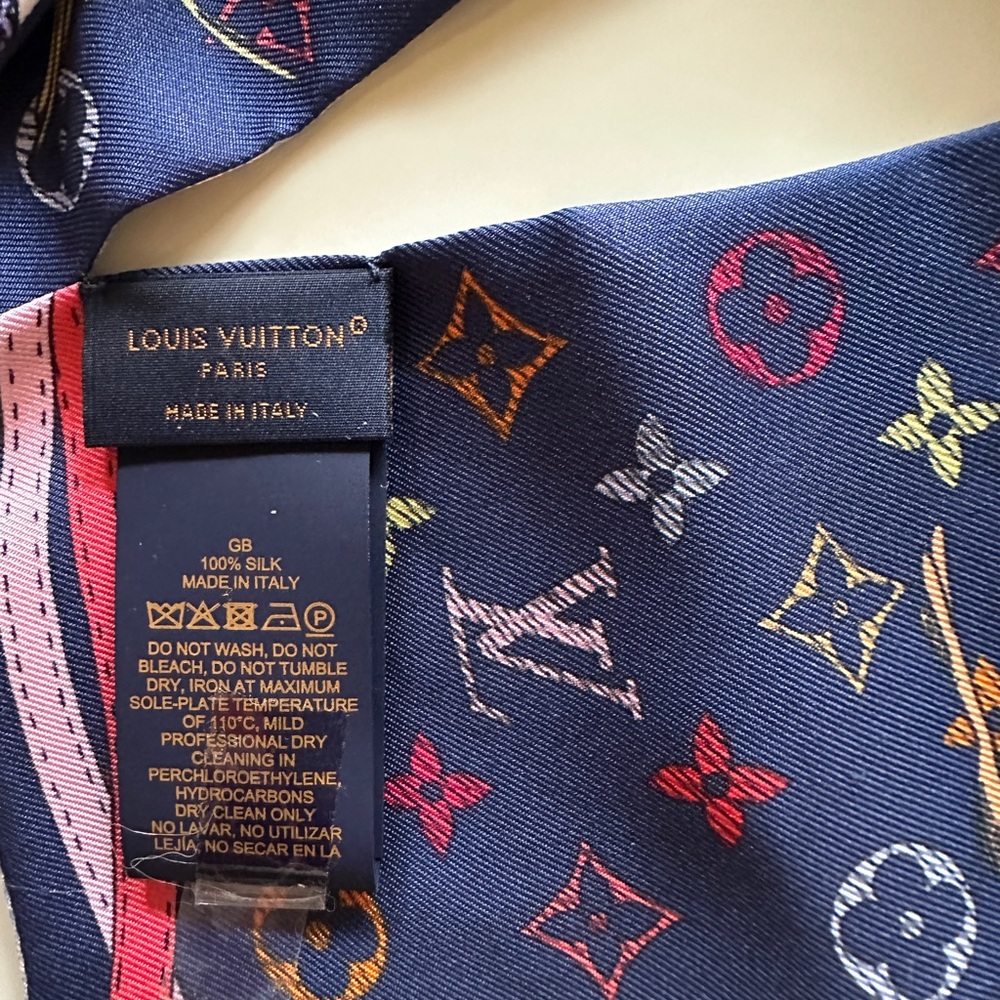 Louis Vuitton Silk Bandeau - Picture 6 of 6